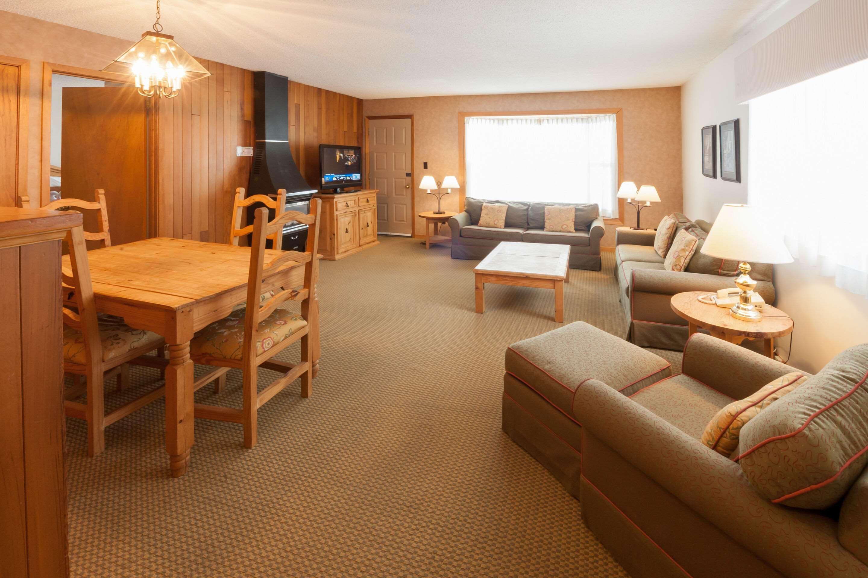 Pinestone Resort, Conference Centre, Spa & Golf Course هاليبرتون المظهر الخارجي الصورة