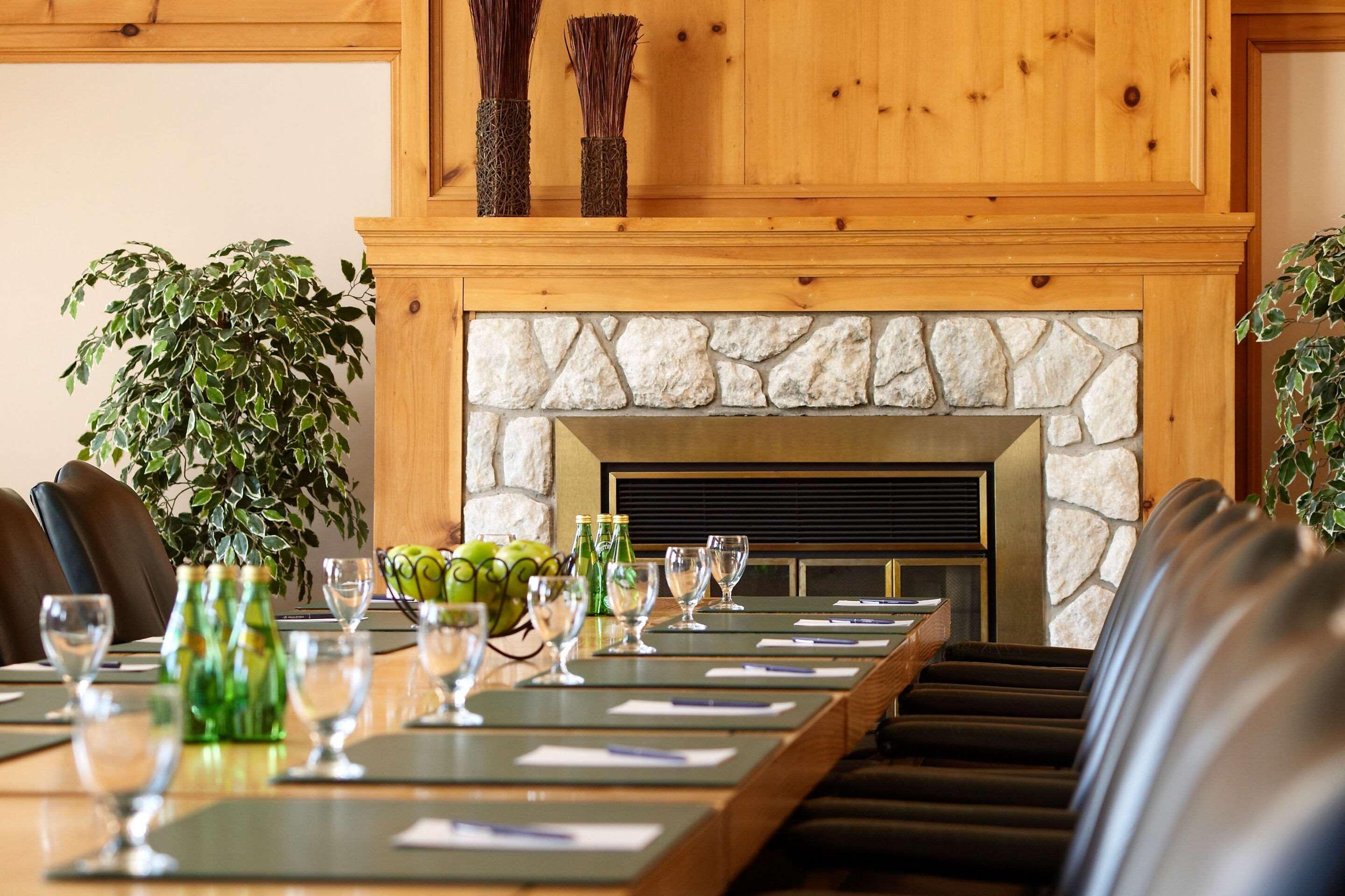 Pinestone Resort, Conference Centre, Spa & Golf Course هاليبرتون المظهر الخارجي الصورة